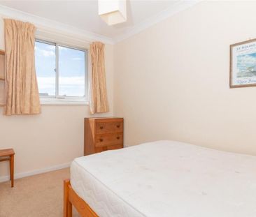 3 bedroom flat to rent - Photo 6