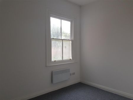 Saint Paul’s Square, Burton On Trent - Photo 2