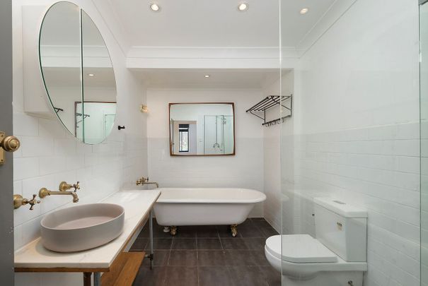 11 Suncrest Avenue, Newport - Photo 1