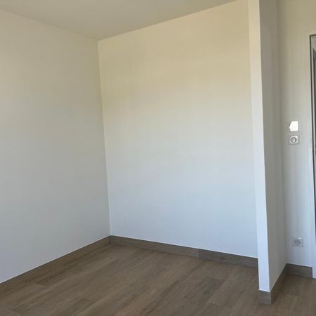 Location Maison 4 pièces 121m² ST CHRISTOPHE 17220 - Photo 4