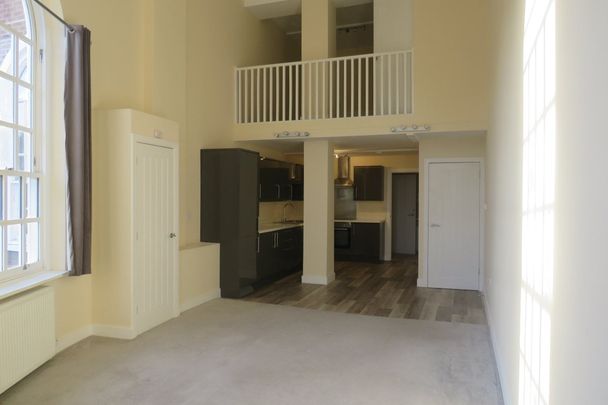 High Street - Photo 1