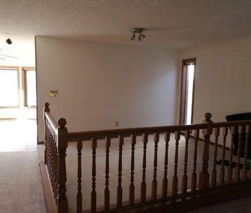 Three bedrooms and two washrooms for renting - Photo 2