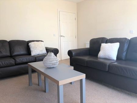 Hough Lane (Room 1), Bramley, Leeds - Photo 2