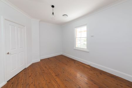 Beautiful Townhouse Conveniently Located! - Photo 5