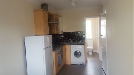Studio Flat, Eastern Avenue, IG2 - Photo 5