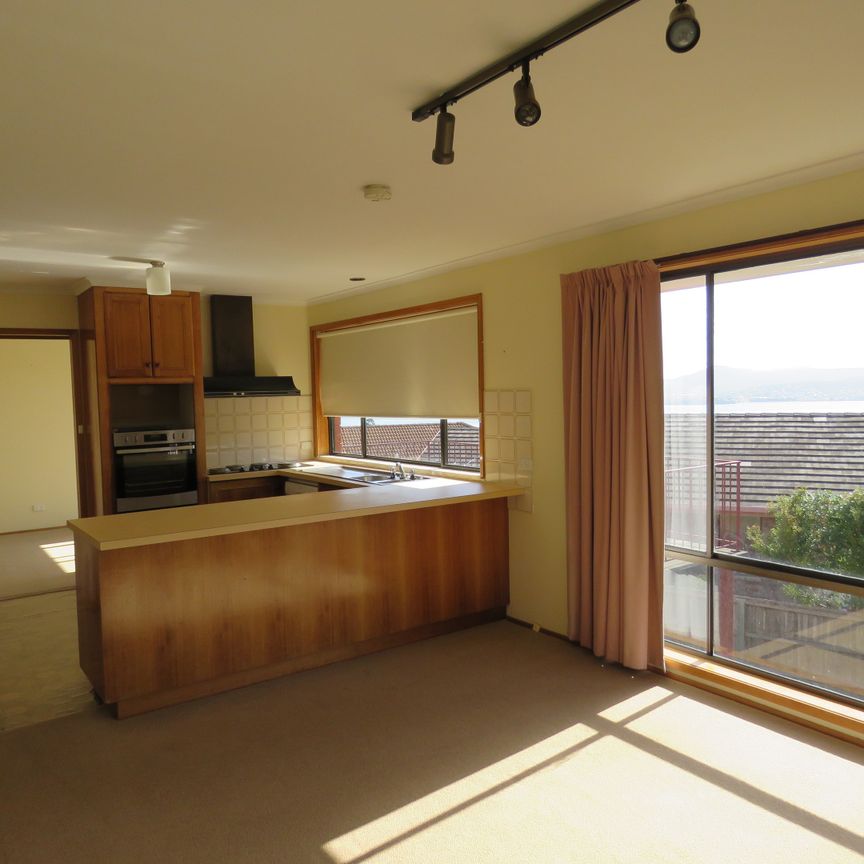 6 Hatton Gardens, Sandy Bay TAS 7005 - House For Rent | Domain - Photo 1