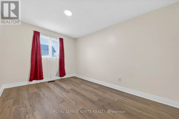 18 GILL CRESCENT - Photo 1