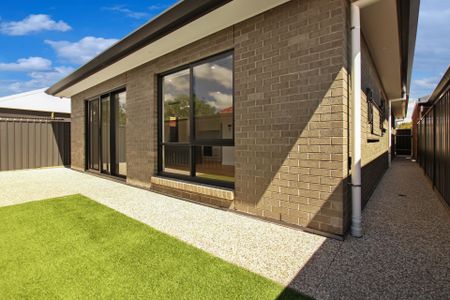 Modern, Fresh & Full of Style Three Bedroom Home! - Photo 5