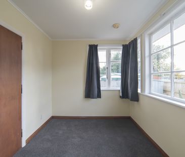 Charming 3-Bedroom Family Home in a Lovely Cul-de-Sac - Photo 3