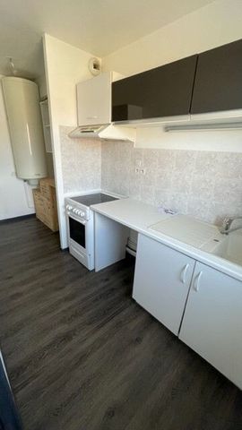 Location Appartement 2 pièces 51m² MONT DE MARSAN 40000 - Photo 4