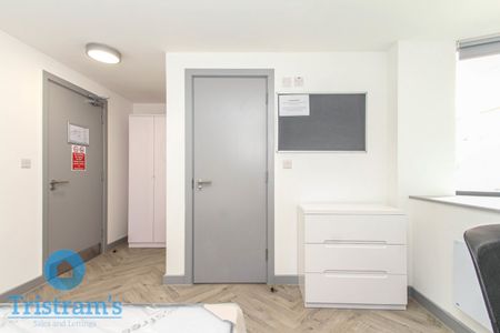 5 bed Apartment for Rent - Photo 5