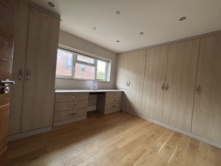 4 Bed Terraced House, Moat Crescent, N3 - Photo 2