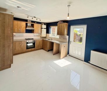 4 bedroom semi-detached house to rent - Photo 5