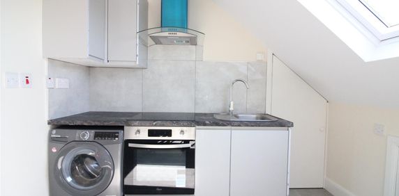 Kingsley Road, Hounslow - Photo 2