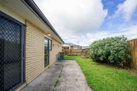 Three Bedroom Brick Home - Photo 4