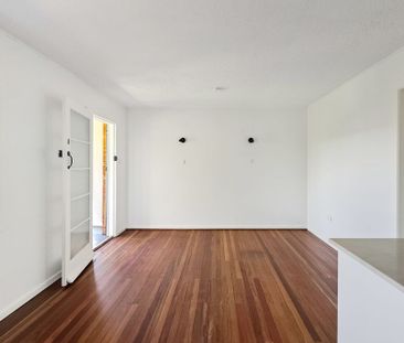 Renovated Top-Level Unit in Prime Surfers Paradise Location - Photo 3