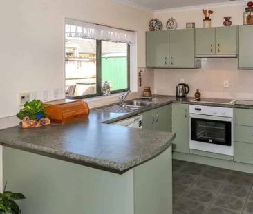 Sunny 3-Bedroom Home for Rent in Papakura - Photo 3