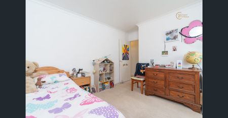 HOME WITH A POOL!!!!! - $800 per week - Photo 4