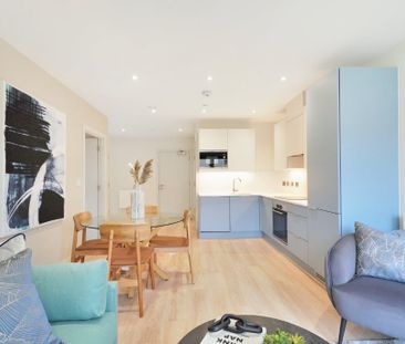 The Oakgate, KT22 7RZ, Surrey - Photo 2