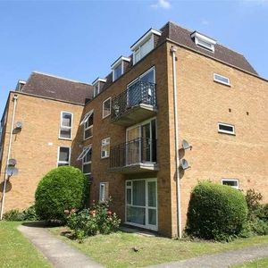 Edgecumbe Court, Laleham Road, Staines-upon-thames, TW18 - Photo 2
