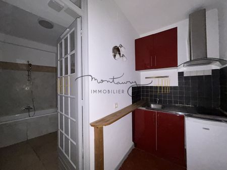 A louer dans le centre de nimes grand studio entièrement rénové avec climatisation - Photo 2