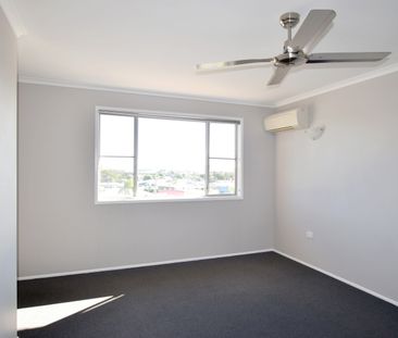 BREAK LEASE :: INNER CITY TOWNHOUSE, HARBOUR VIEWS, WALK TO WOOLWORTHS - Photo 4