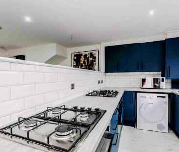 6 Beds 5 Baths - Photo 1