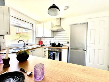 5 Bedroom - Photo 3