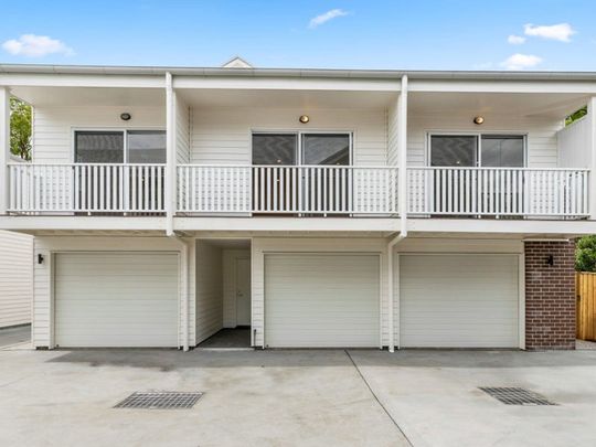 'JACARANDA' - Modern Townhouse In The Heart Of Bangalow - Photo 1