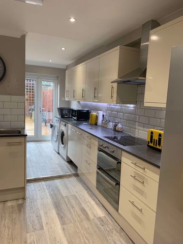 8 Oxford Road Room 2 - Photo 3