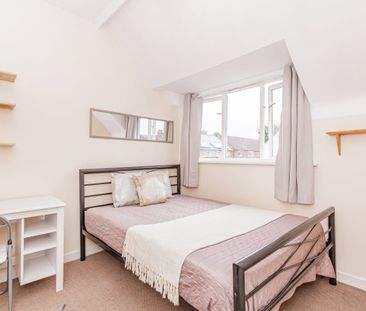 Lime Walk, Headington - Photo 2