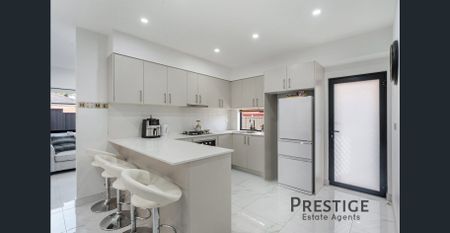 Near new Family Residence! - Photo 3