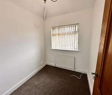 Londonderry Grove, Smethwick, B67 - Photo 1