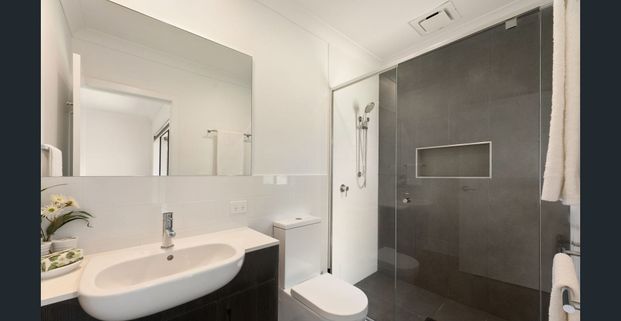 SINGLE LEVEL FAMILY HOME - Photo 1