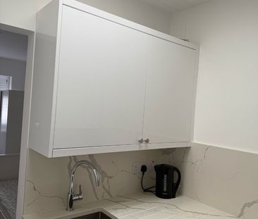 Studio Flat, Ashurst Drive, IG6 - Photo 3