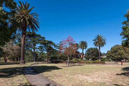 Perfect Parkside - Photo 2