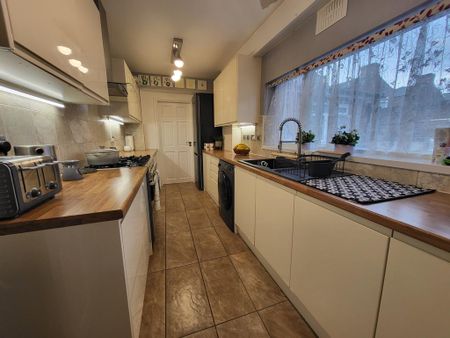 1 bedroom semi-detached house to rent - Photo 4