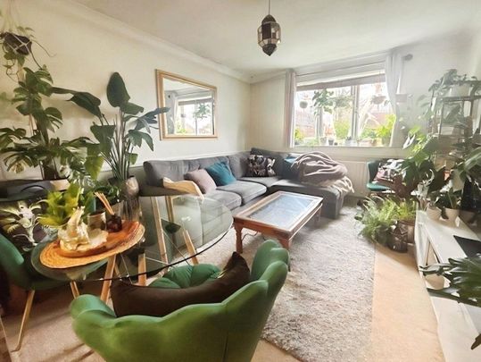 Sampson Court, Linden Way, Shepperton, Middlesex, TW17 8BW - Photo 1