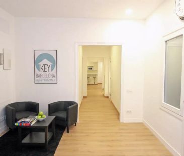 Room in a shared 10-bedroom apartment for rent in El Fort Pienc. - Foto 6