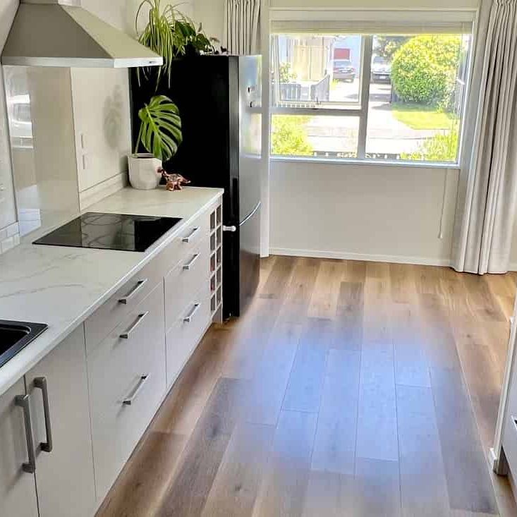 Tidy Family Home - 2 minutes to everything! - Photo 1