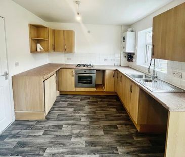 2 bedroom semi-detached house to rent - Photo 3