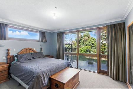 Burnside- 4 Bed spacious family home with Garden - Photo 5