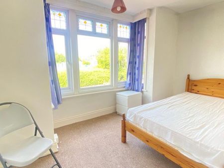 4 bedroom end of terrace house to rent - Photo 3