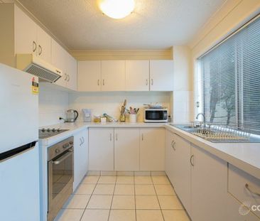 Convenient Coastal Living - Surfers Paradise - Photo 4