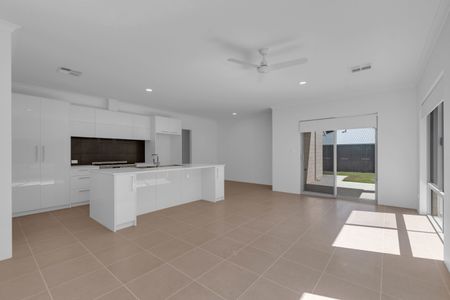 Four Bedroom Family Home in Baldivis - Photo 2