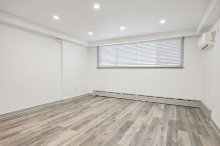 For Lease - 18 Thirty Third Street Unit# 6, Toronto, Ontario - Photo 4