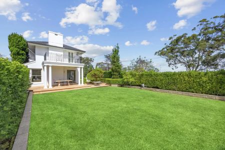 Impressive Family Residence, Prestigious Peninsular Address, Water Views, Pool, North Facing Rear Garden and Lawn - By Appointment Only - Photo 3