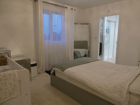 3 bedroom semi-detached house to rent - Photo 4