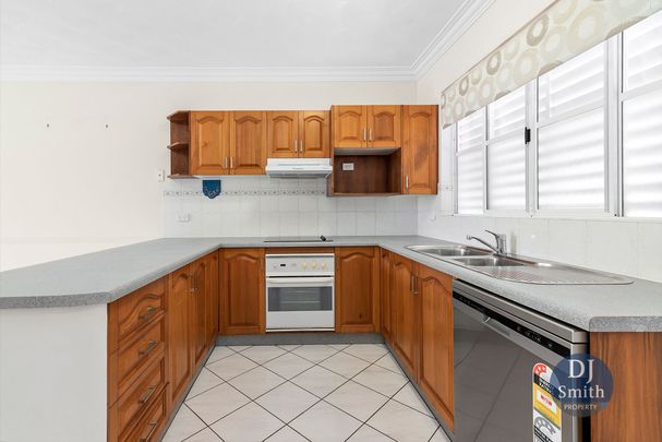 Charming Unit, Quick walk to the esplanade - Photo 1