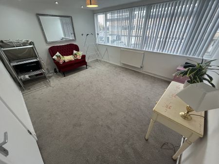 Durham Way, Thetford - Photo 2